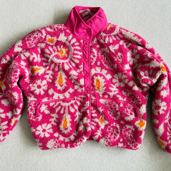 Free People Jackets & Blazers - Free People Hit The Slopes Printed Fleece Jacket in fuschia